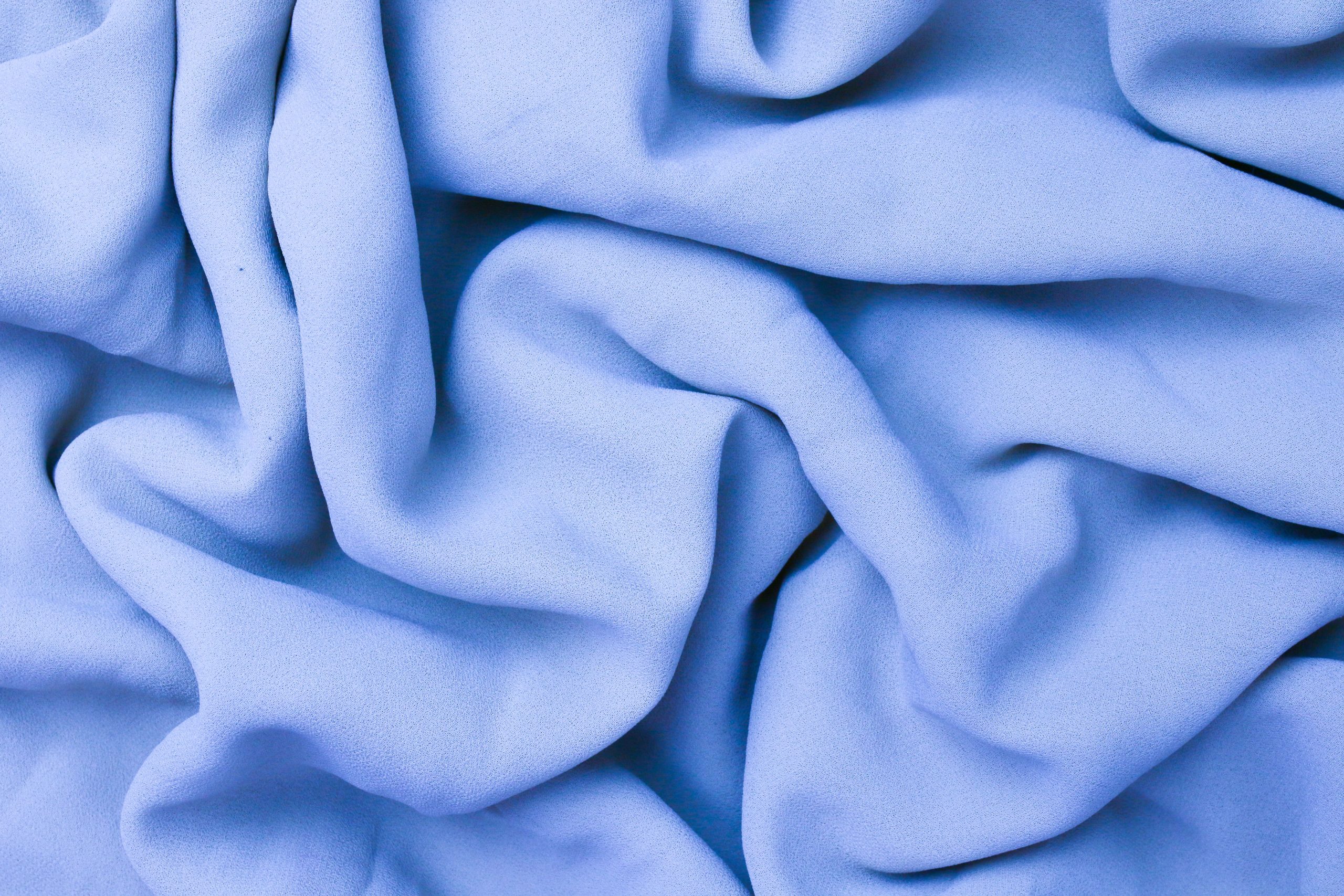 Tissu viscose bleu doux avec plis naturels